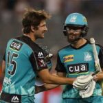 Joe Burns and Alex Ross help defeat Sydney Thunder: December 27th 2017.jpg