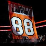 Philadelphia Flyers retire Eric Lindros Jersey