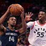 raptors delon wright defending against detroit piston ish smitch